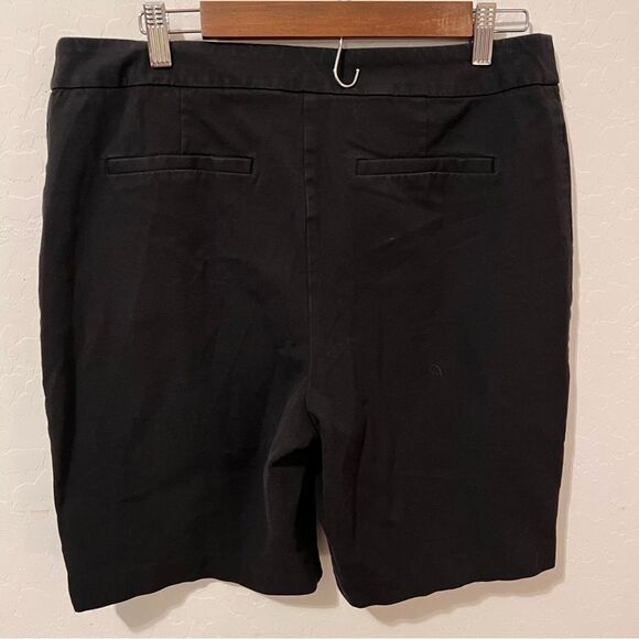 Chicos 2 fabulously slimming perfect stretch chino shorts - Picture 2 of 9